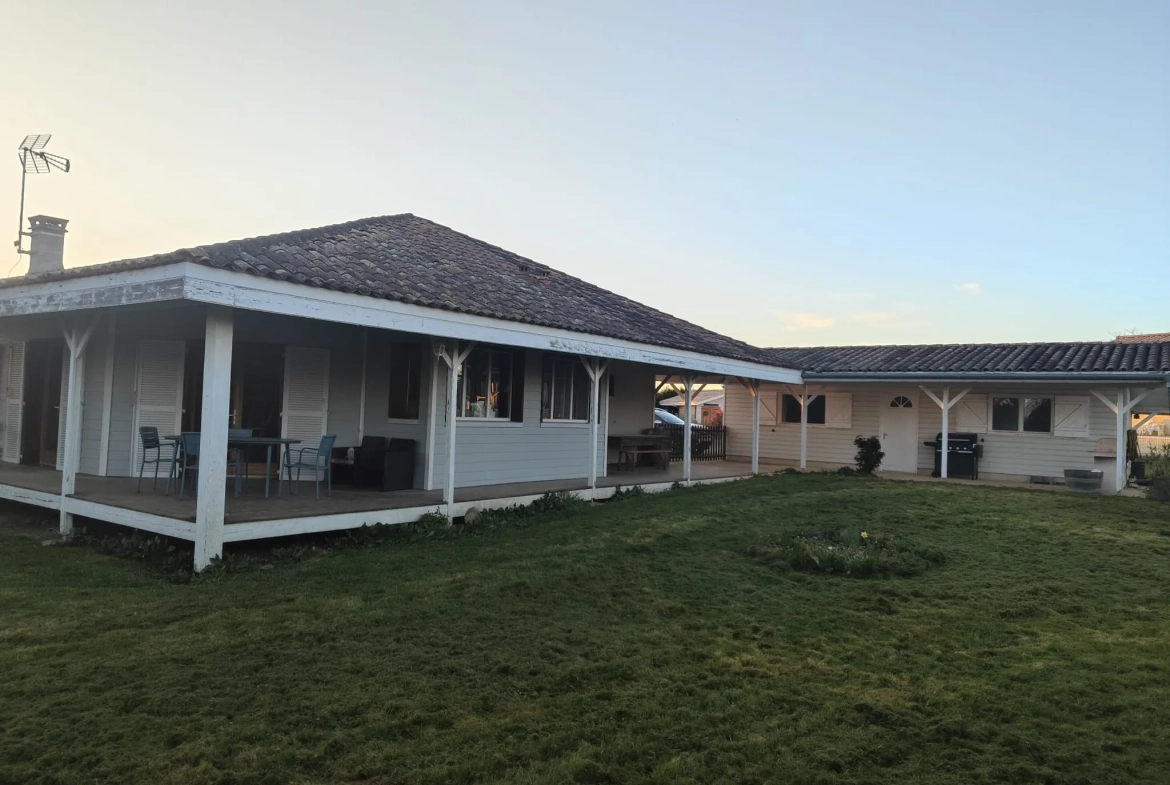 Maison de plain-pied avec garage et jardin à La Réole – 120 m² 