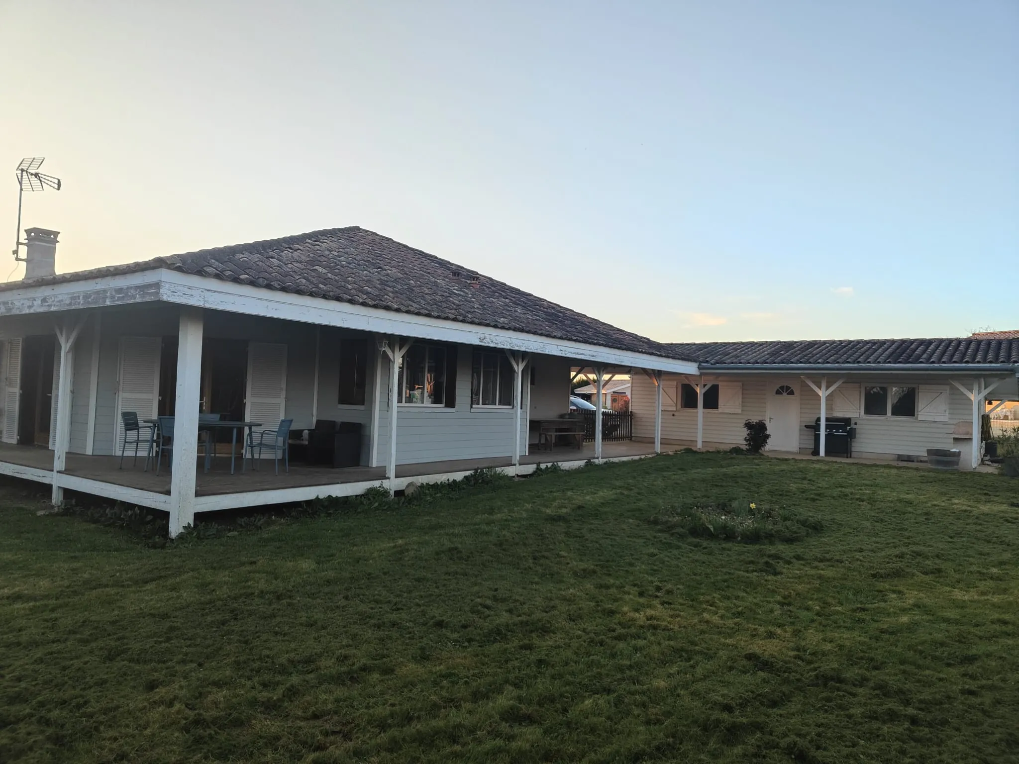 Maison de plain-pied avec garage et jardin à La Réole – 120 m² 