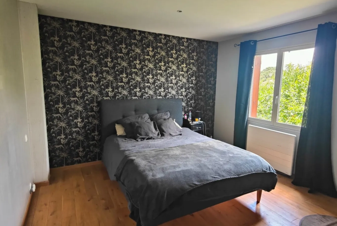 Maison de plain-pied avec garage et jardin à La Réole – 120 m² 