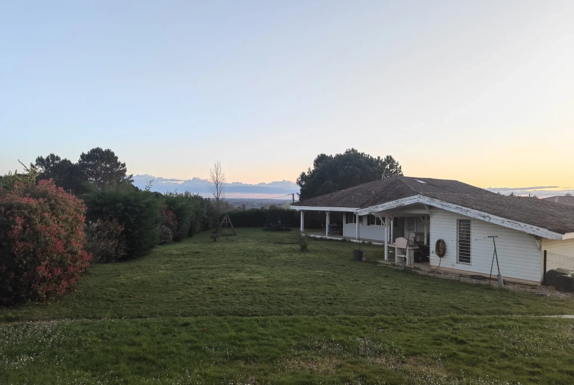 Maison de plain-pied avec garage et jardin à La Réole – 120 m² 