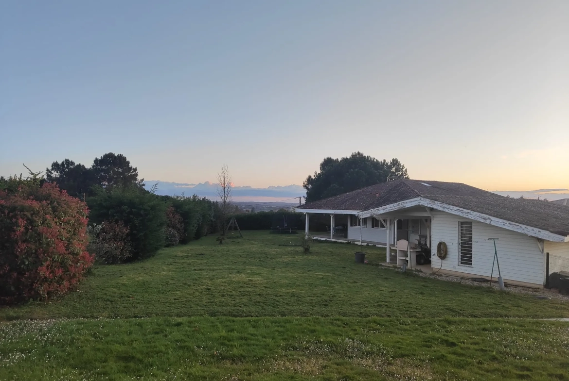 Maison de plain-pied avec garage et jardin à La Réole – 120 m² 