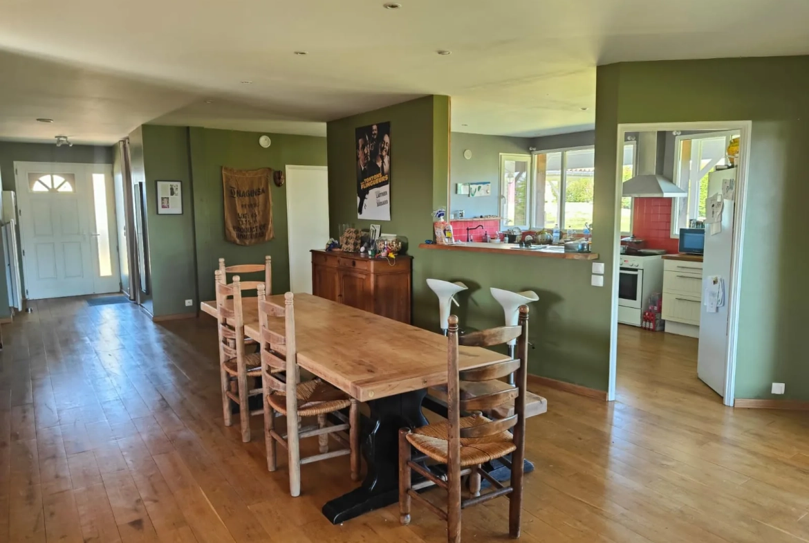 Maison de plain-pied avec garage et jardin à La Réole – 120 m² 
