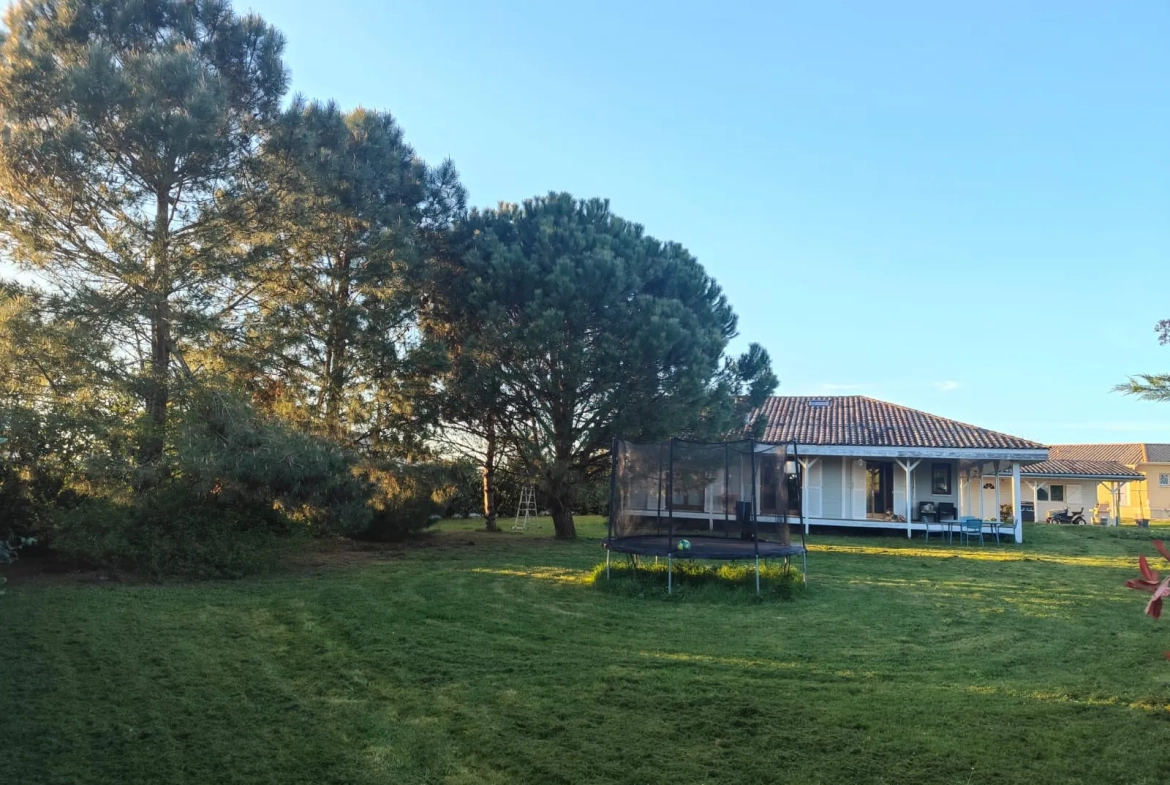 Maison de plain-pied avec garage et jardin à La Réole – 120 m² 