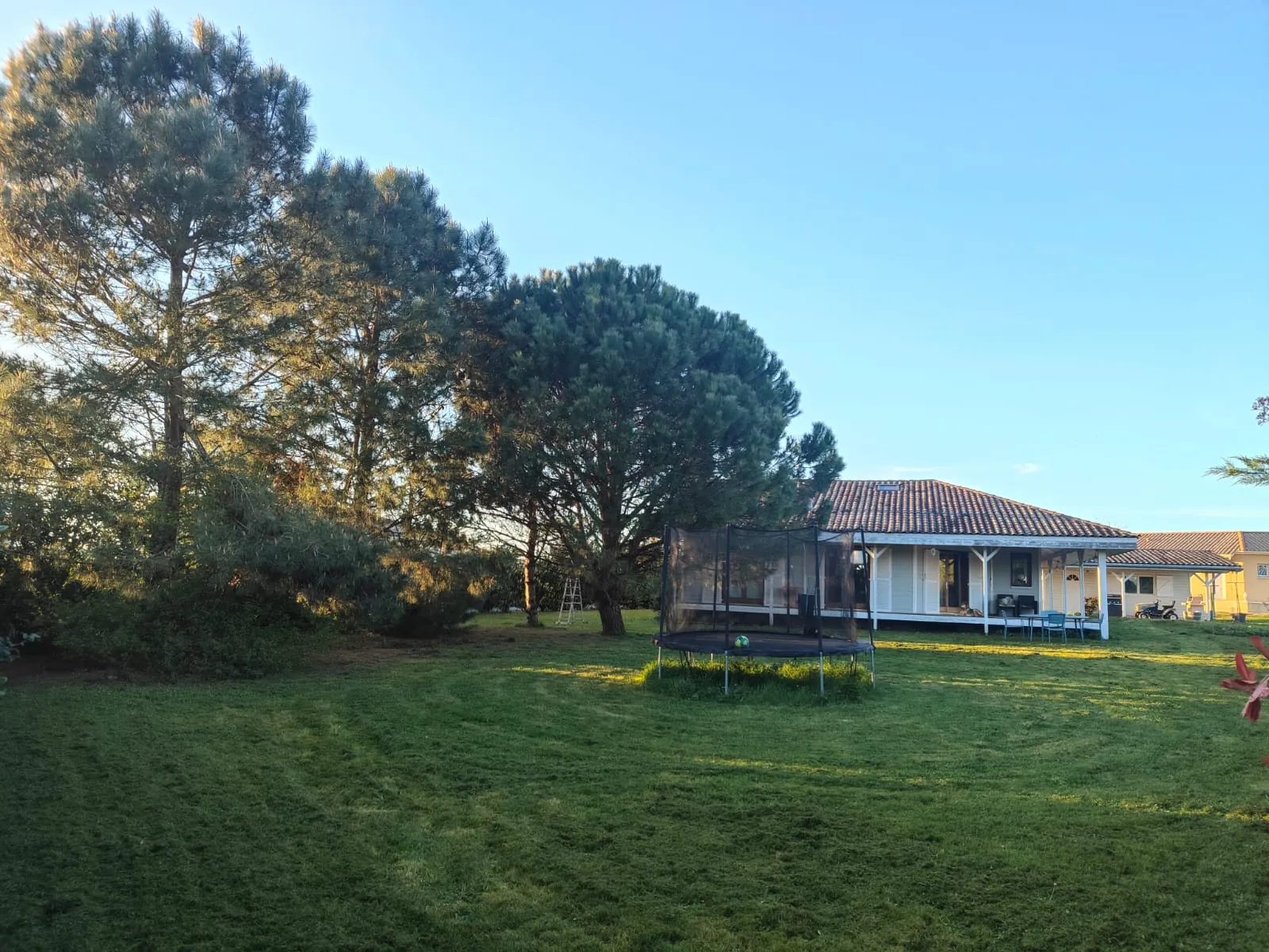 Maison de plain-pied avec garage et jardin à La Réole – 120 m² 