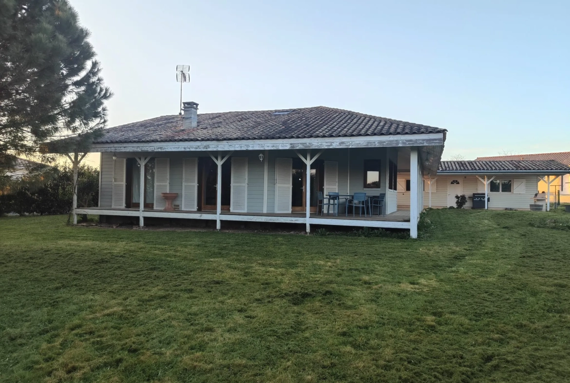 Maison de plain-pied avec garage et jardin à La Réole – 120 m² 
