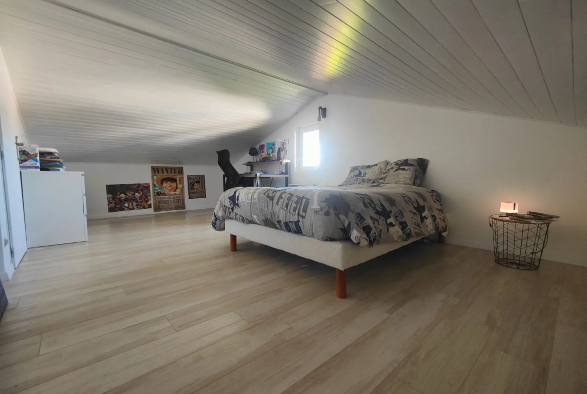 Maison de plain-pied avec garage et jardin à La Réole – 120 m² 