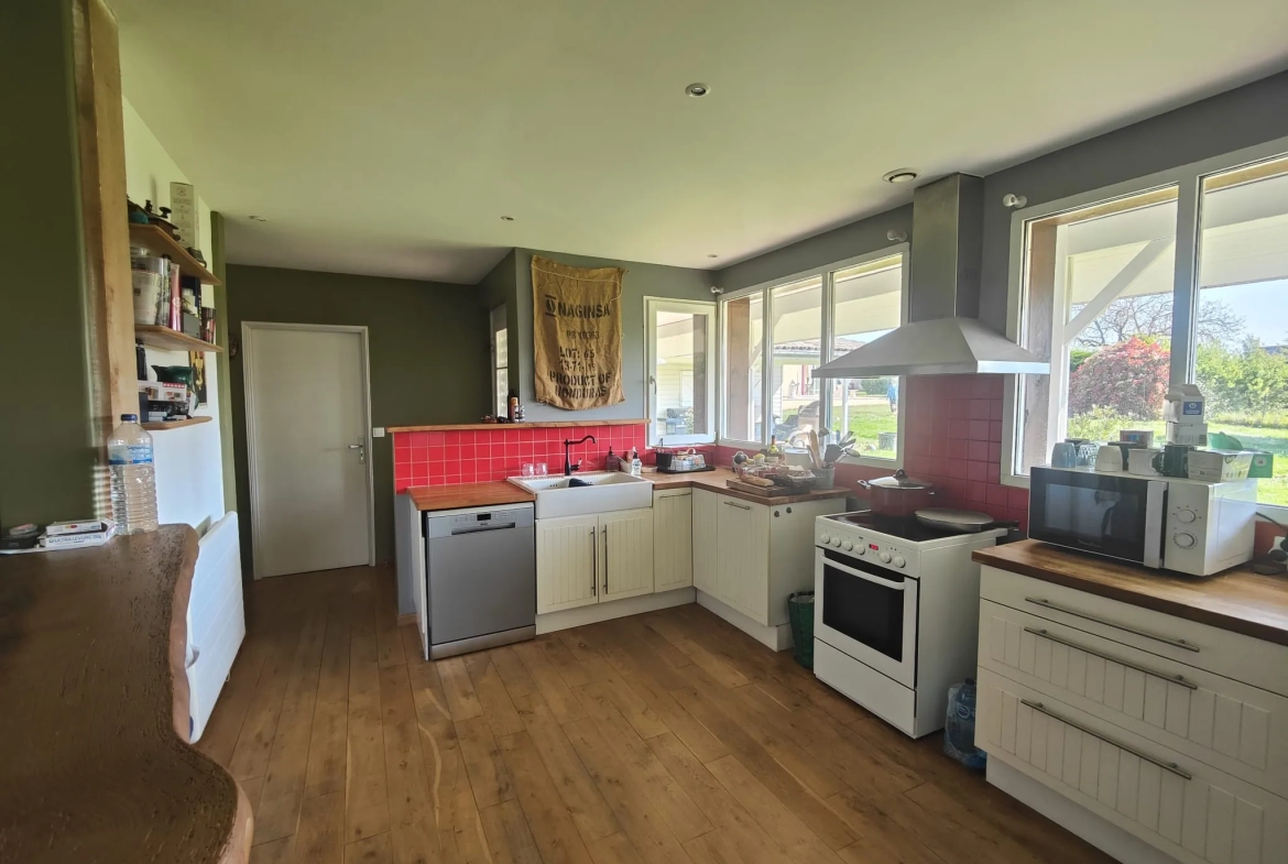 Maison de plain-pied avec garage et jardin à La Réole – 120 m² 