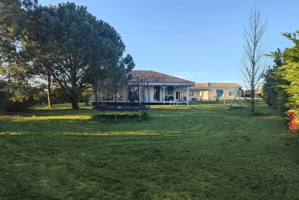 Maison de plain-pied avec garage et jardin à La Réole – 120 m² 
