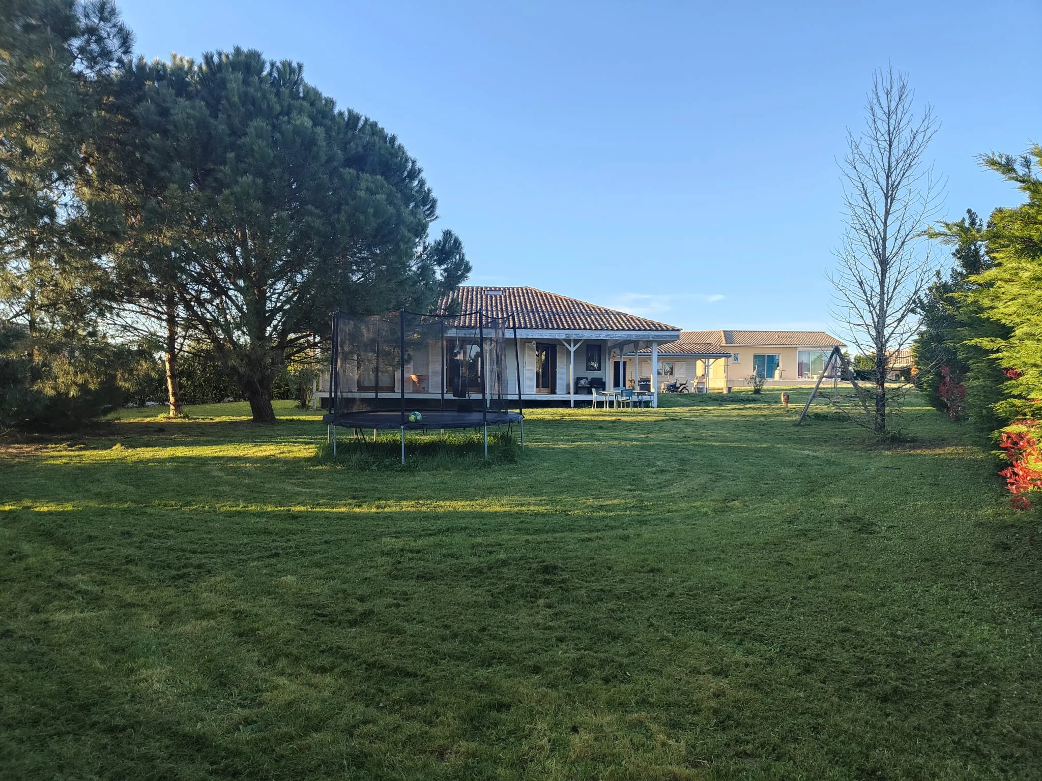 Maison de plain-pied avec garage et jardin à La Réole – 120 m² 