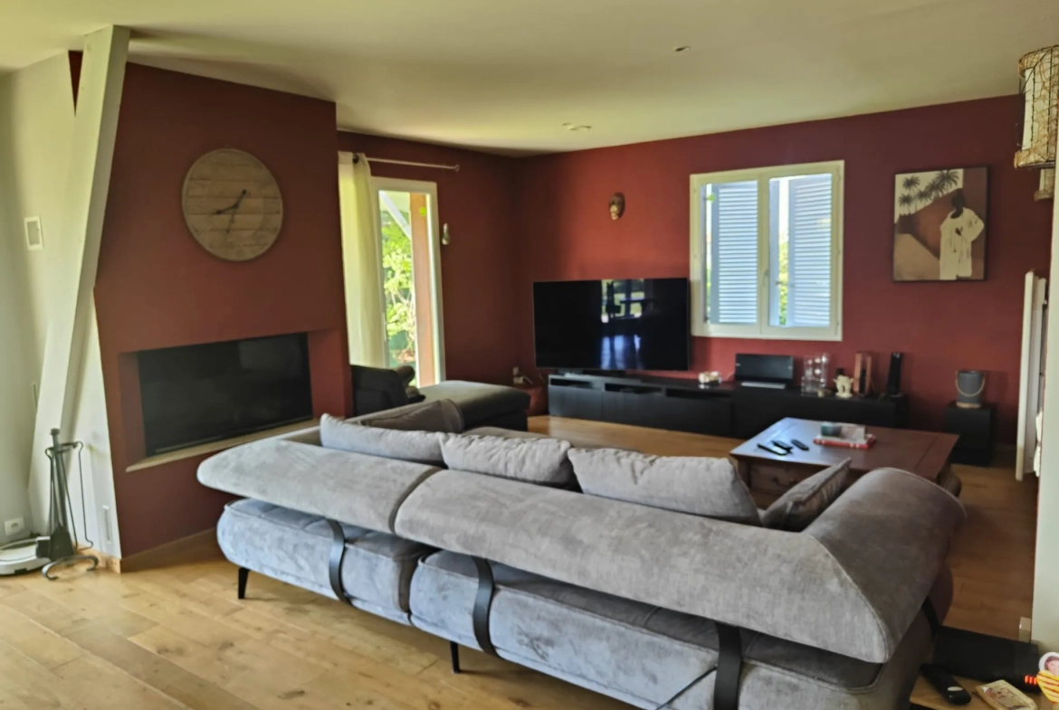 Maison de plain-pied avec garage et jardin à La Réole – 120 m² 