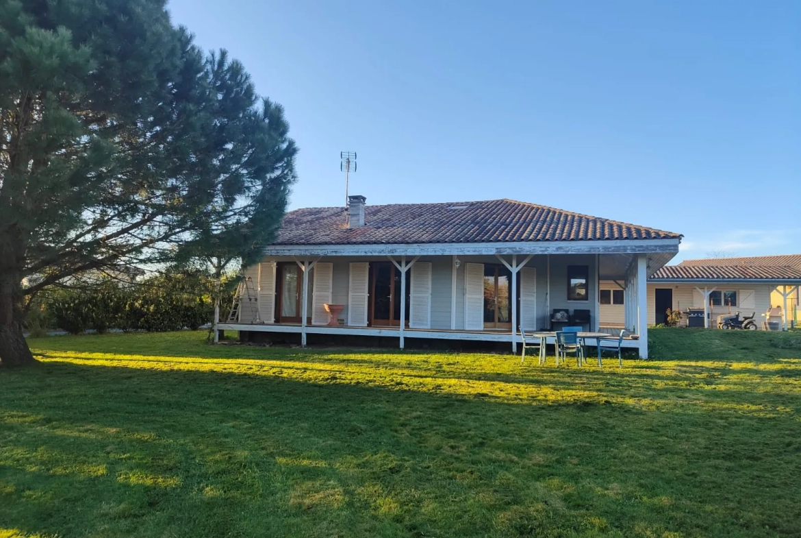 Maison de plain-pied avec garage et jardin à La Réole – 120 m² 
