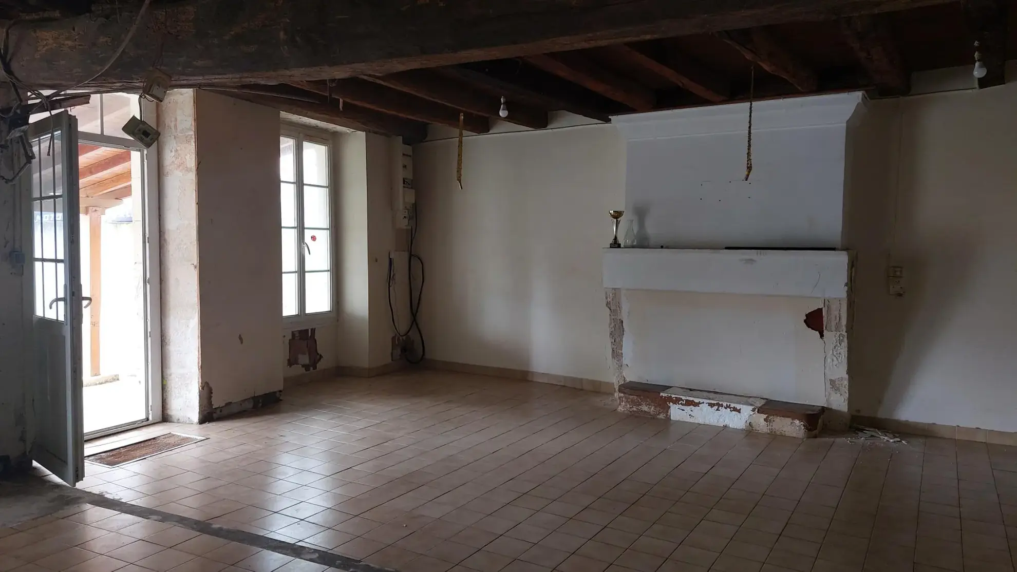Maison à rénover avec 4 chambres, jardin et garage à Saint Rémy - 79410 