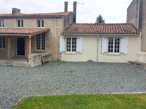 Maison à rénover avec 4 chambres, jardin et garage à Saint Rémy - 79410