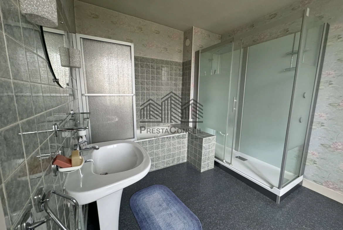 Maison 110 m² à Caudebec-lès-Elbeuf avec jardin et dépendance 