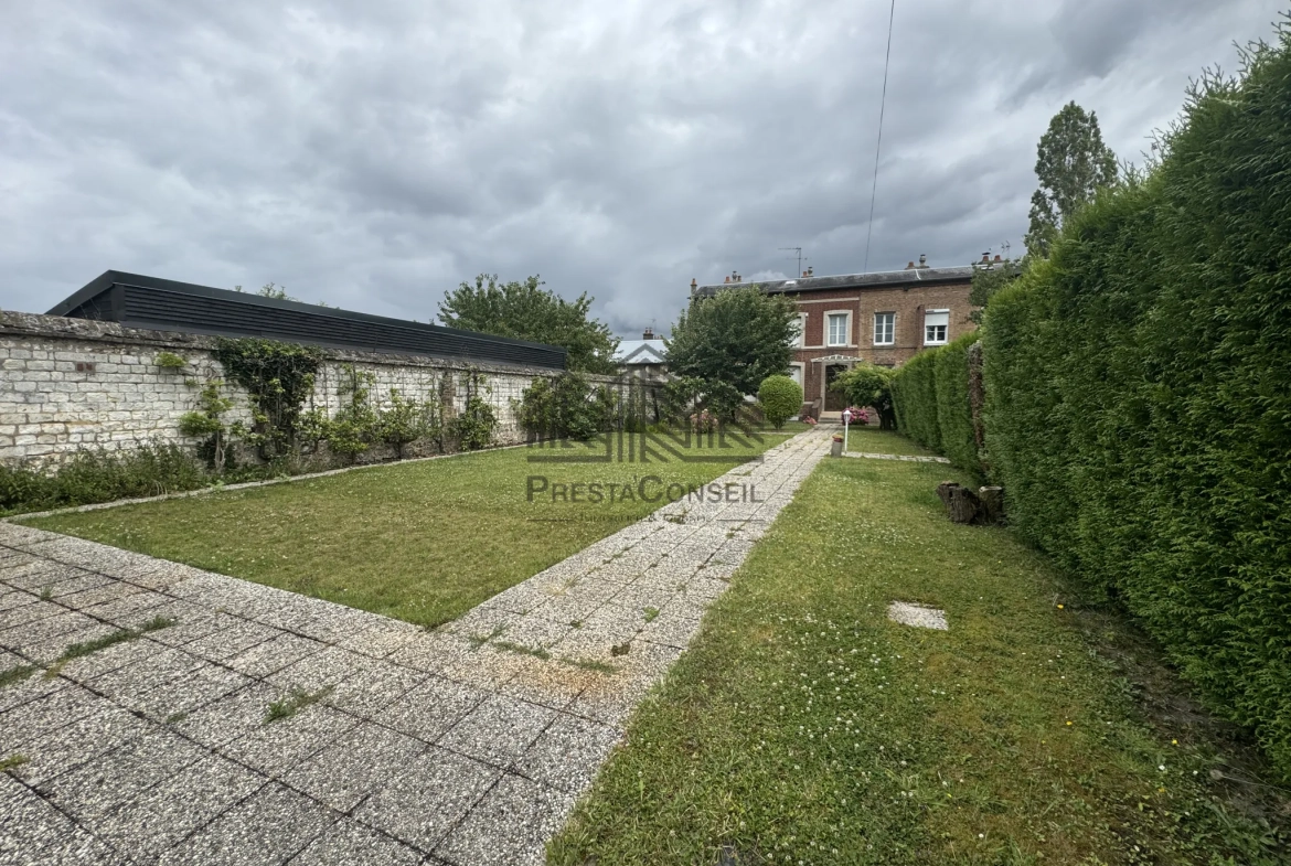 Maison 110 m² à Caudebec-lès-Elbeuf avec jardin et dépendance 