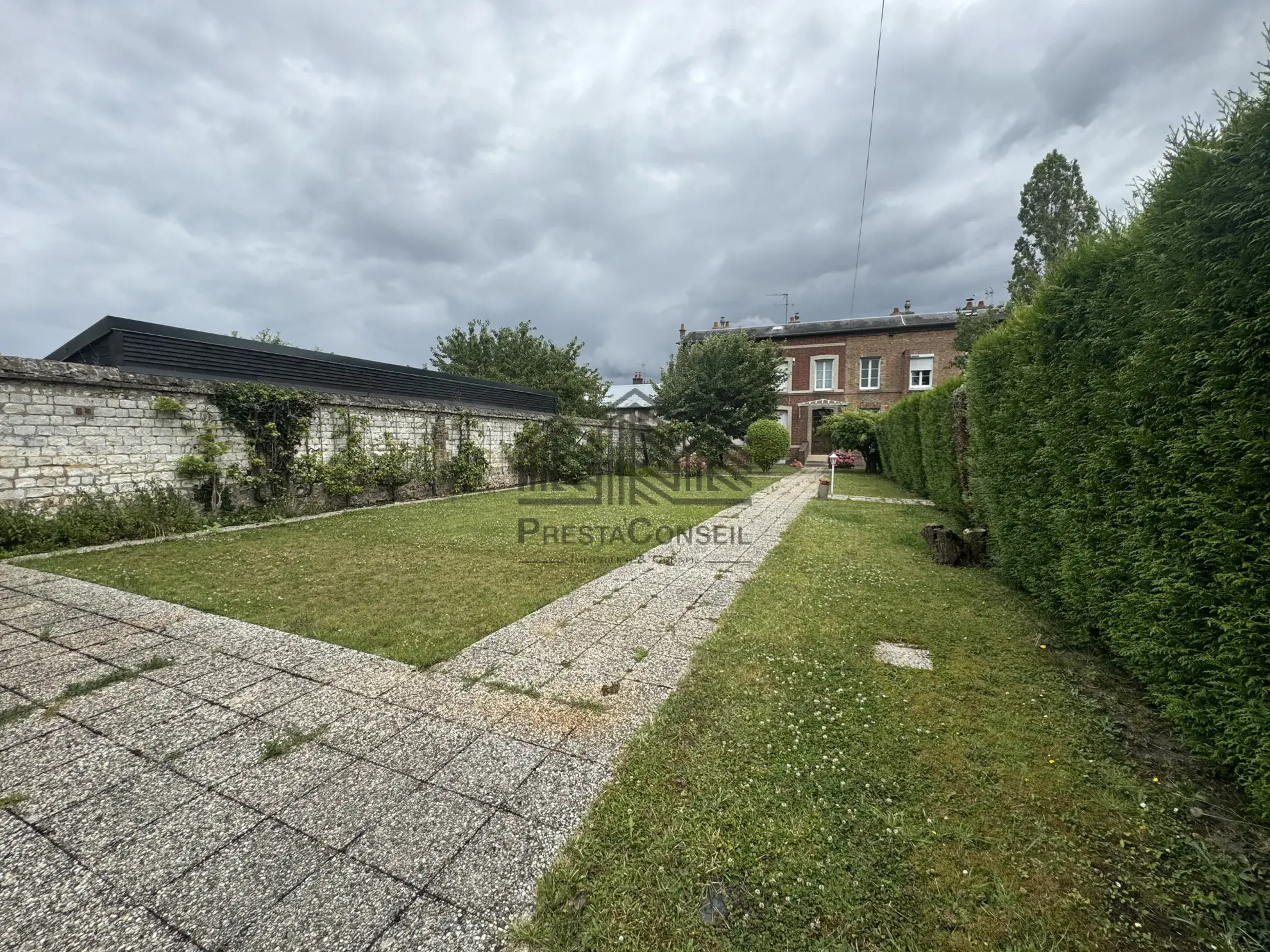 Maison 110 m² à Caudebec-lès-Elbeuf avec jardin et dépendance 