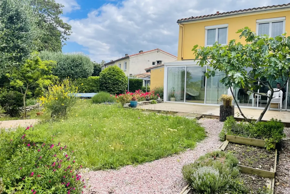 Belle maison avec piscine et annexe à Carcassonne Montlegun, secteur calme et verdoyant 