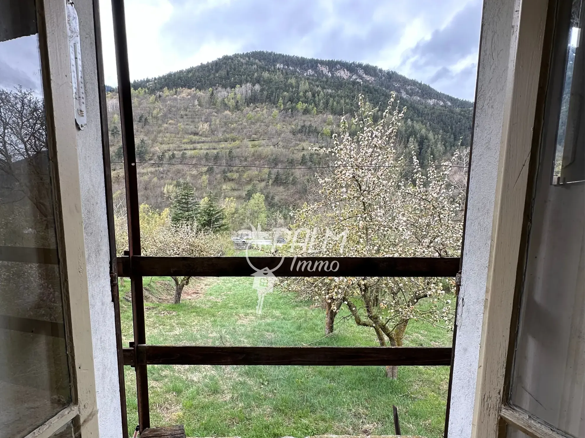 Maison en pierre à rénover avec terrain à Saint-Etienne-de-Tinée, vue montagne 