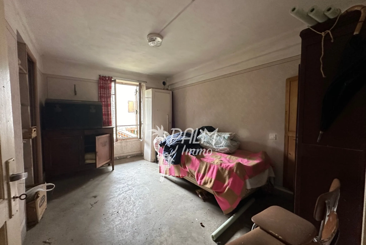 Maison en pierre à rénover avec terrain à Saint-Etienne-de-Tinée, vue montagne 
