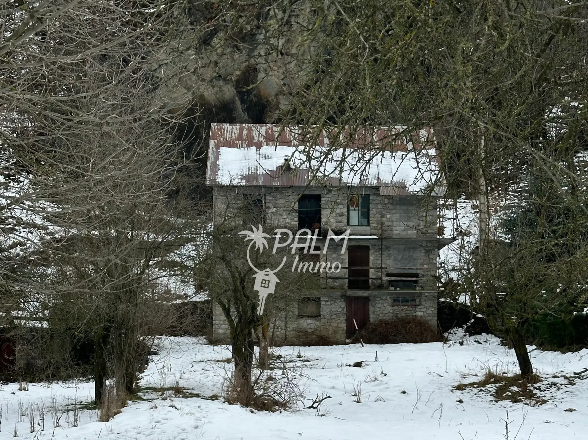 Maison en pierre à rénover avec terrain à Saint-Etienne-de-Tinée, vue montagne 