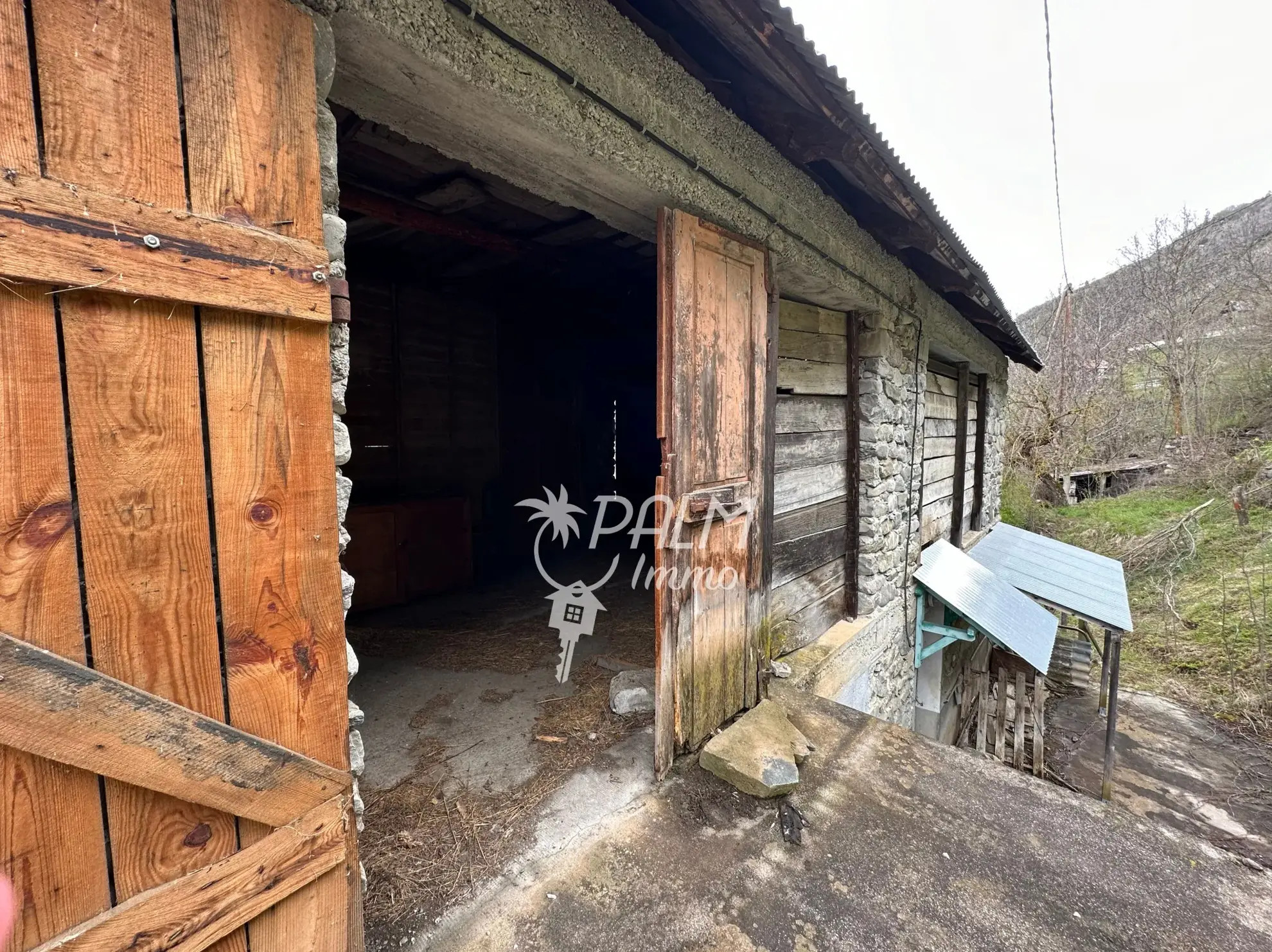 Maison en pierre à rénover avec terrain à Saint-Etienne-de-Tinée, vue montagne 