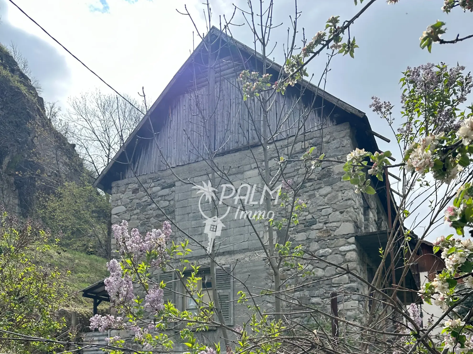 Maison en pierre à rénover avec terrain à Saint-Etienne-de-Tinée, vue montagne 
