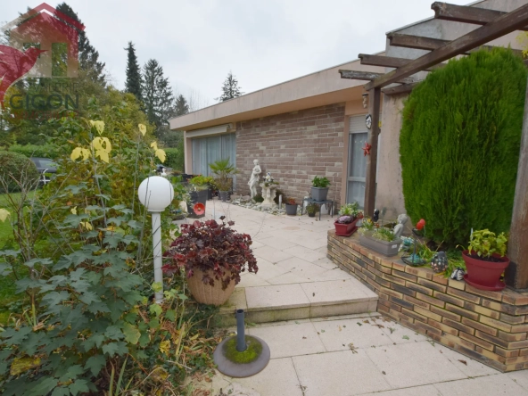 Magnifique maison d'architecte de plain-pied à Montbéliard avec jardin et garage