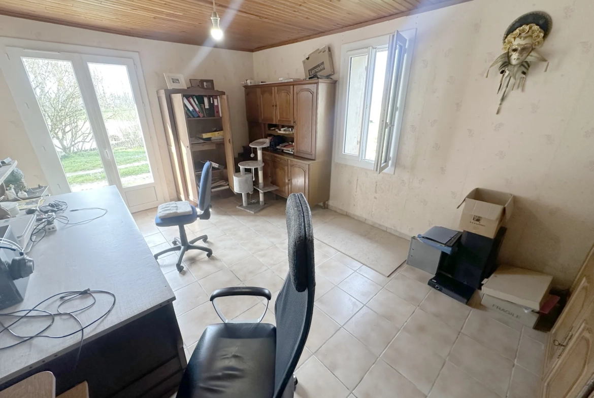 Maison en pierre avec grand hangar à Marmande avec espace de stockage de 650m² 