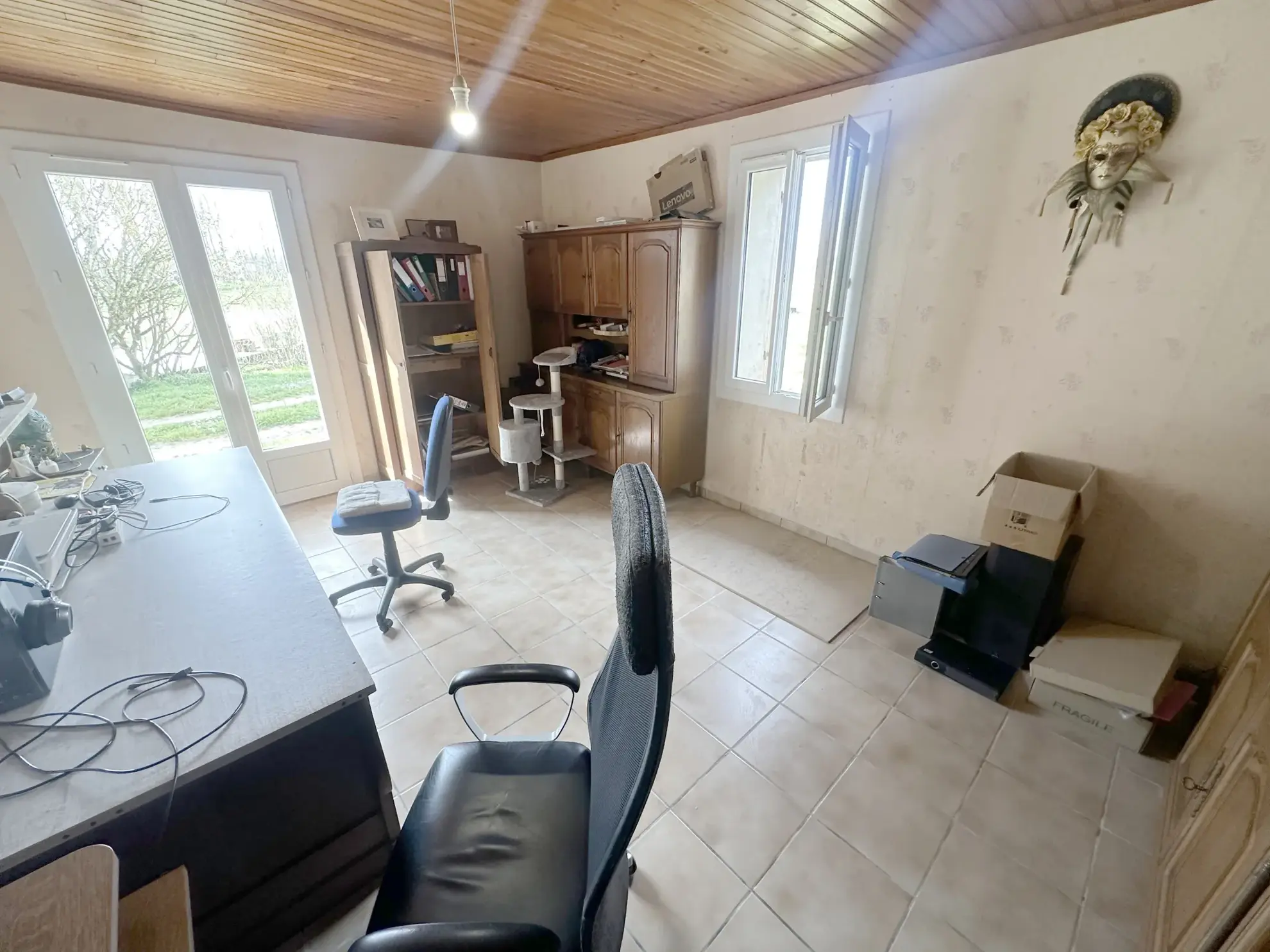 Maison en pierre avec grand hangar à Marmande avec espace de stockage de 650m² 