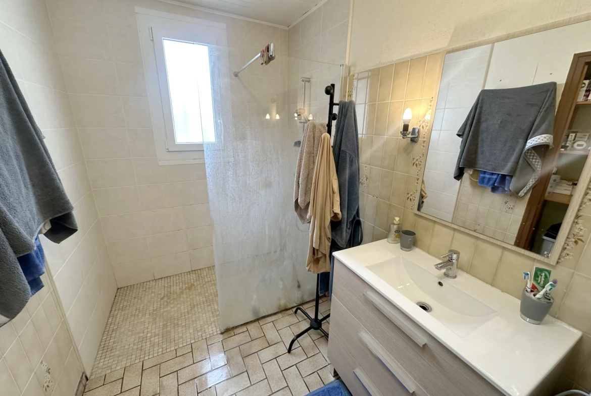 Maison en pierre avec grand hangar à Marmande avec espace de stockage de 650m² 