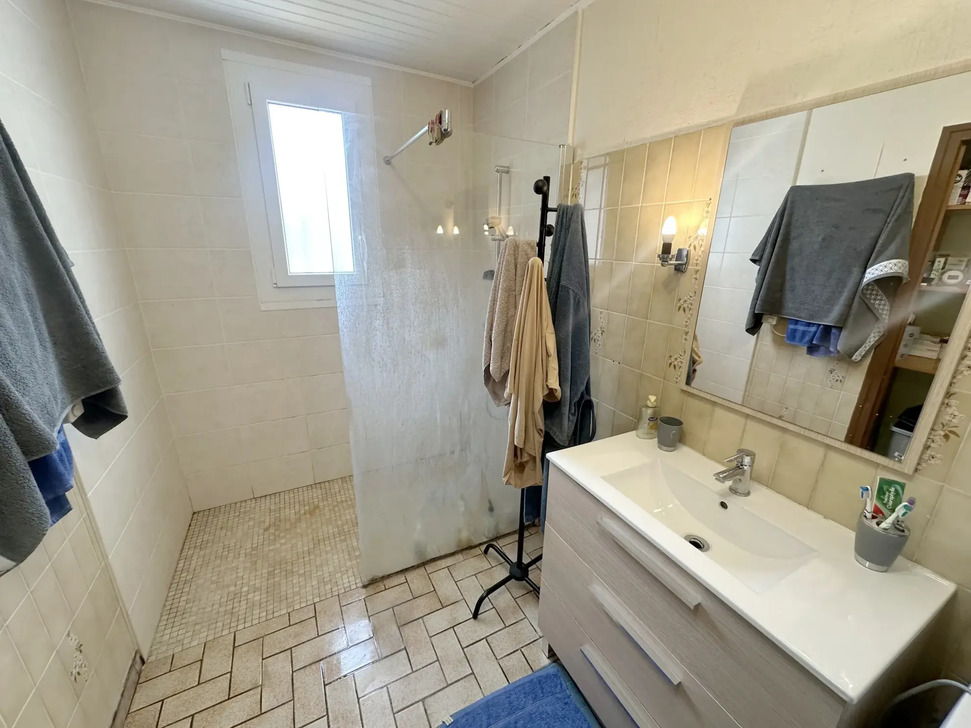 Maison en pierre avec grand hangar à Marmande avec espace de stockage de 650m² 