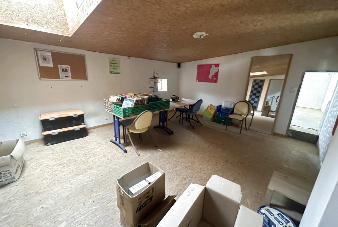 Maison en pierre avec grand hangar à Marmande avec espace de stockage de 650m² 