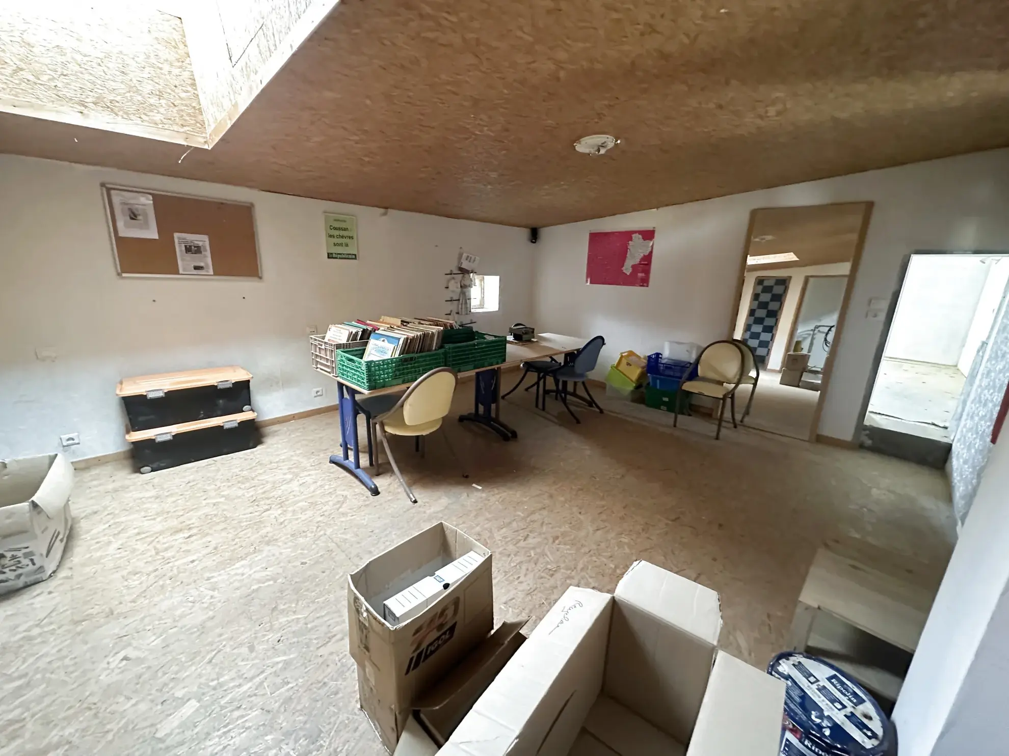 Maison en pierre avec grand hangar à Marmande avec espace de stockage de 650m² 