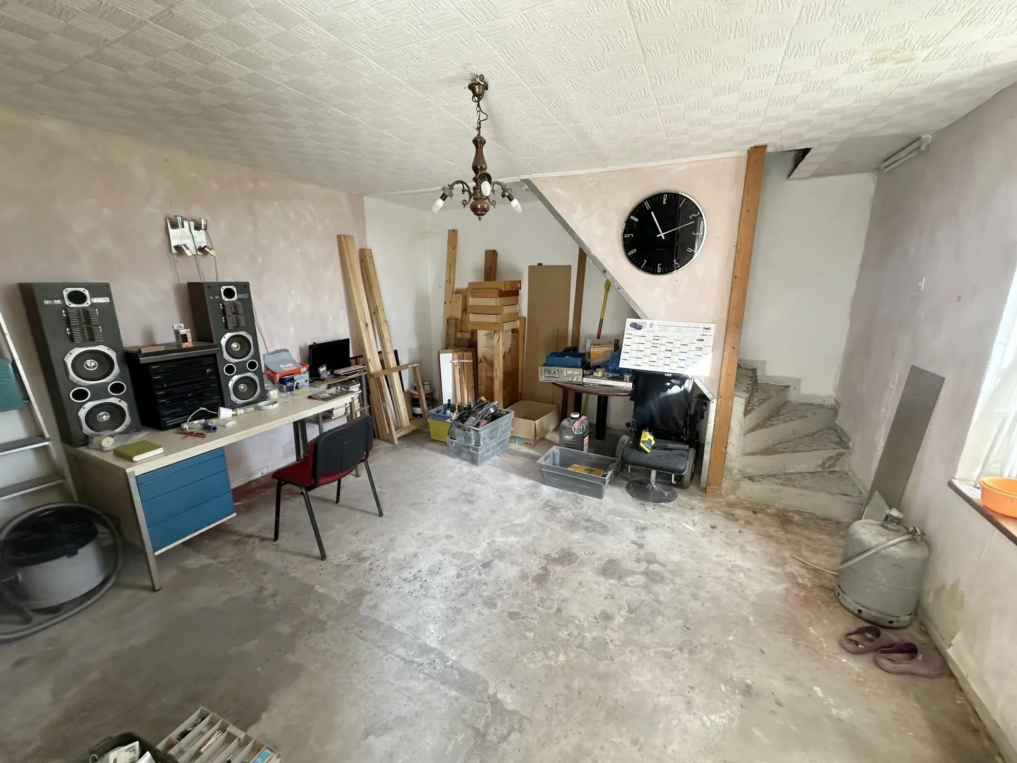 Maison en pierre avec grand hangar à Marmande avec espace de stockage de 650m² 