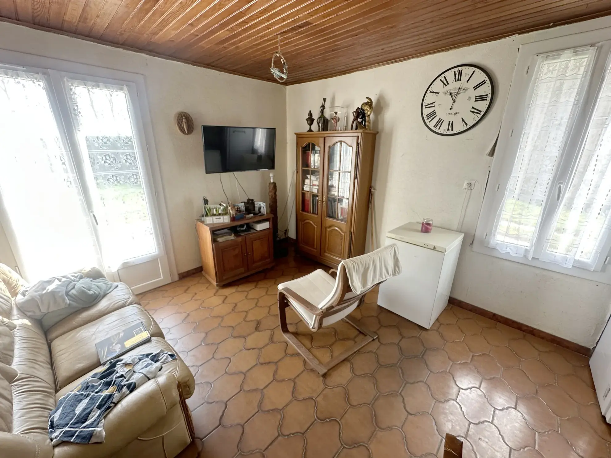 Maison en pierre avec grand hangar à Marmande avec espace de stockage de 650m² 