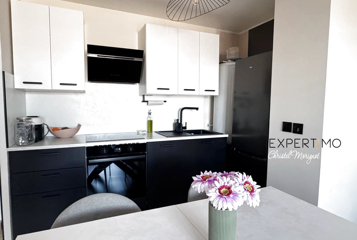 Charmant T2 en centre-ville de Magny-le-Hongre avec parking et balcon 