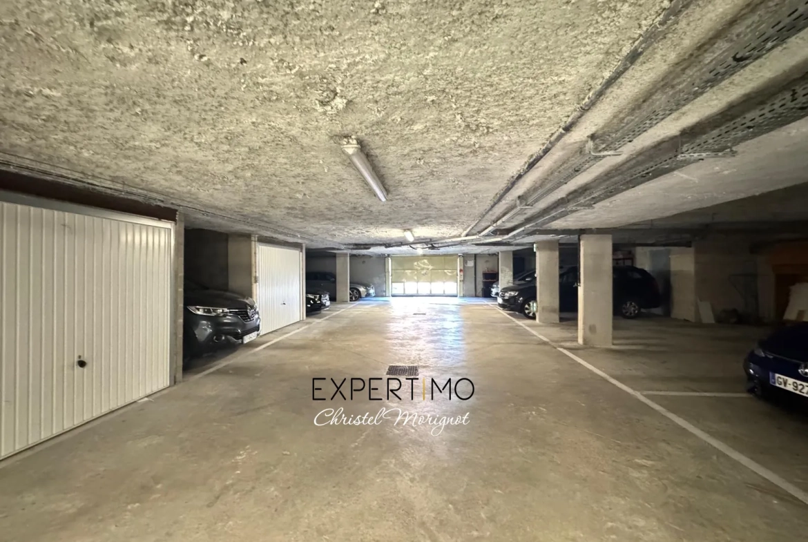 Charmant T2 en centre-ville de Magny-le-Hongre avec parking et balcon 