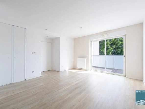 Appartement 2 pièces avec balcon, parking à Cenon en résidence récente 