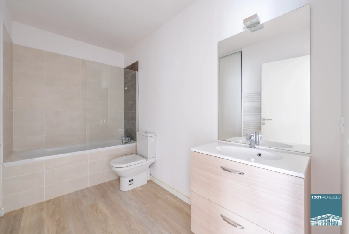 Appartement 2 pièces avec balcon, parking à Cenon en résidence récente 