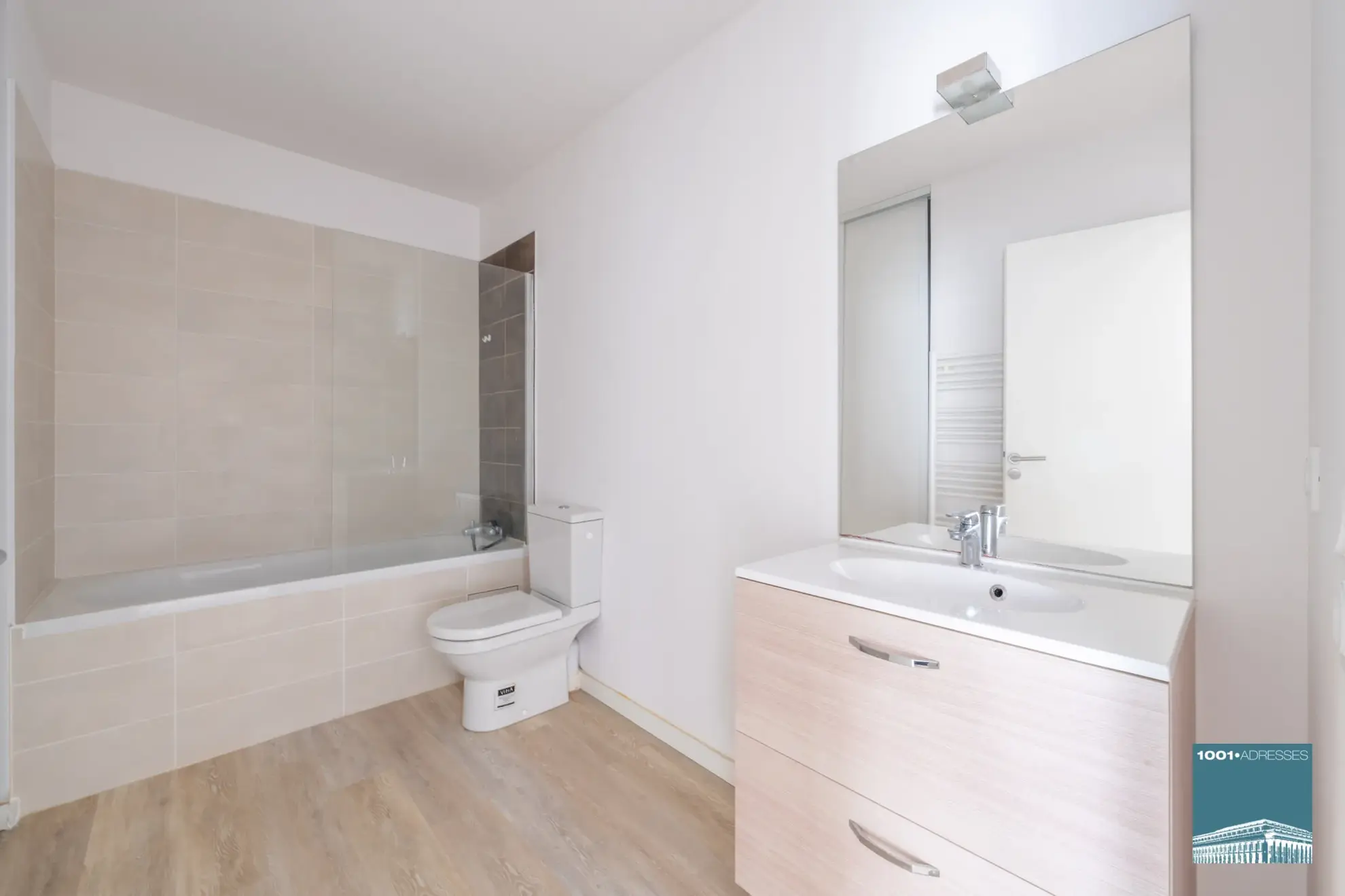 Appartement 2 pièces avec balcon, parking à Cenon en résidence récente 