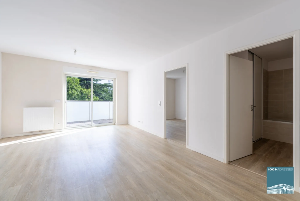 Appartement 2 pièces avec balcon, parking à Cenon en résidence récente 