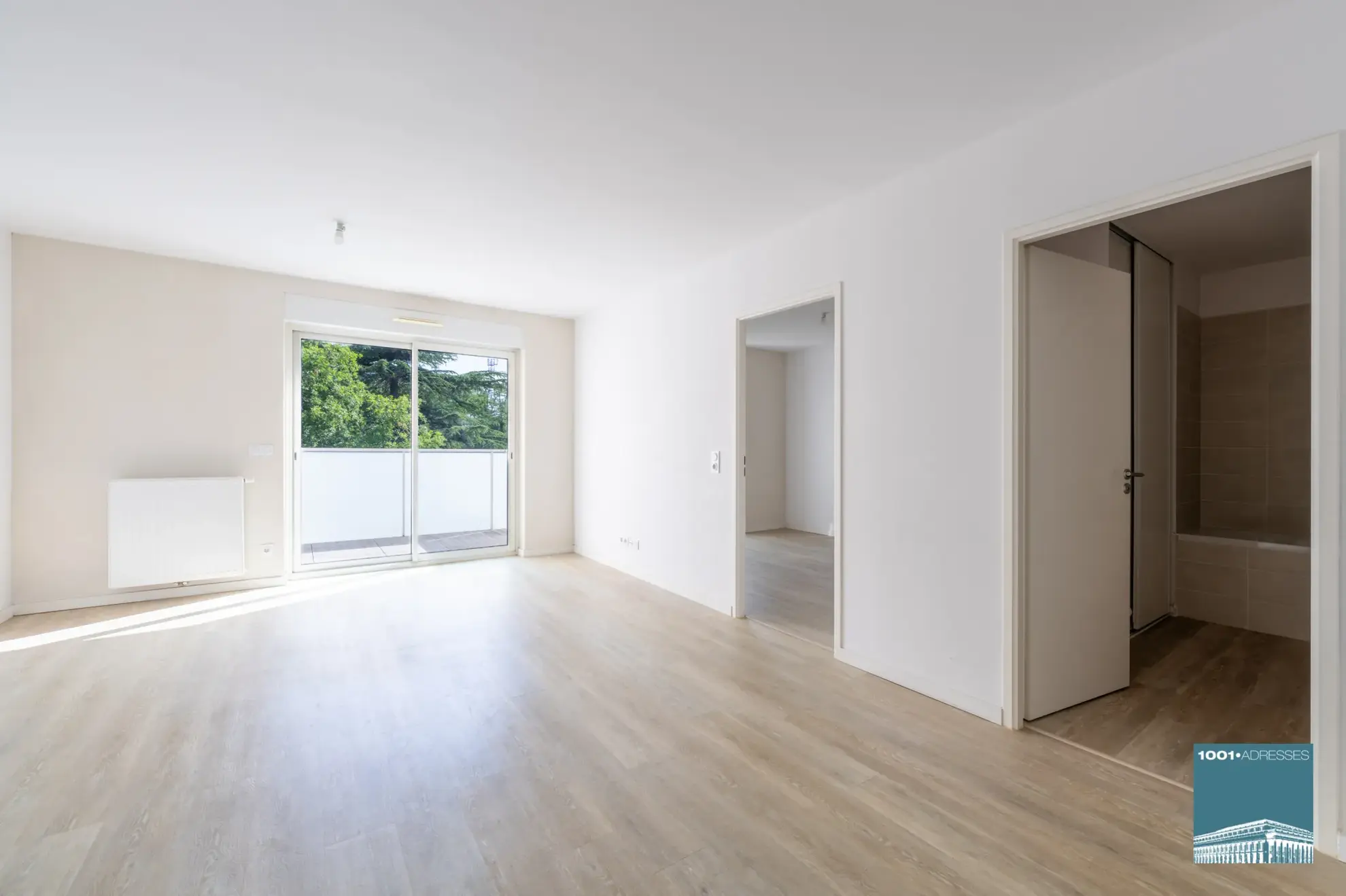 Appartement 2 pièces avec balcon, parking à Cenon en résidence récente 