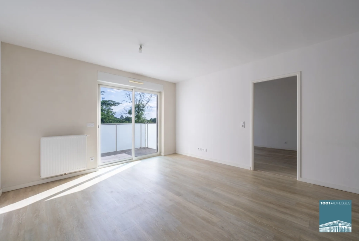 Appartement 2 pièces avec balcon, parking à Cenon en résidence récente 