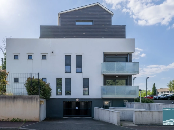Appartement 2 pièces avec balcon, parking à Cenon en résidence récente 