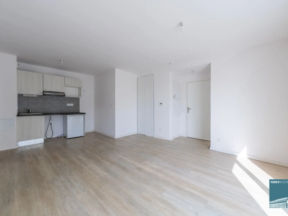 Appartement 2 pièces avec balcon, parking à Cenon en résidence récente 