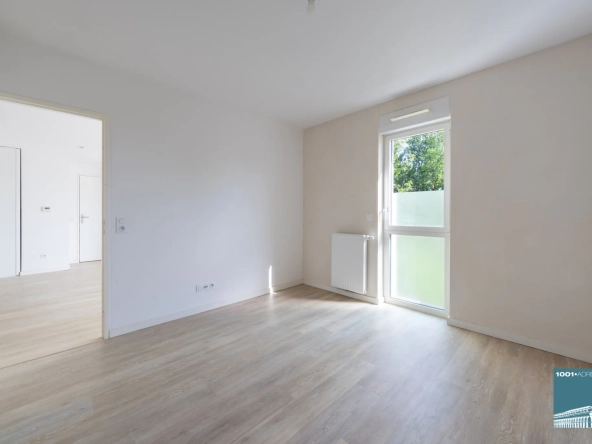Appartement 2 pièces avec balcon, parking à Cenon en résidence récente 