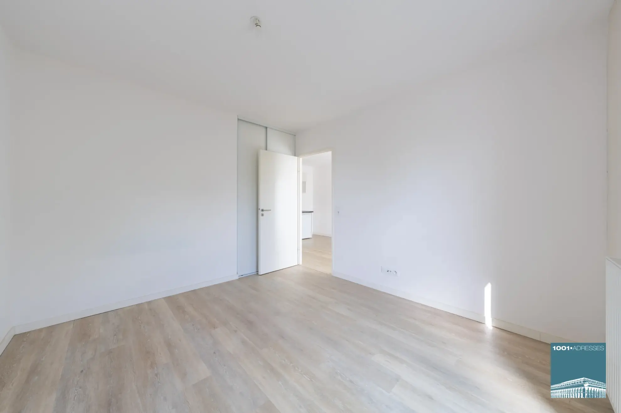 Appartement 2 pièces avec balcon, parking à Cenon en résidence récente 