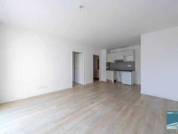 Appartement 2 pièces avec balcon, parking à Cenon en résidence récente 