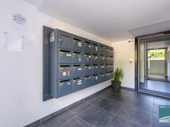 Appartement 2 pièces avec balcon, parking à Cenon en résidence récente 