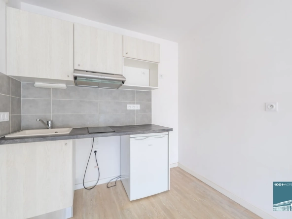 Appartement 2 pièces avec balcon, parking à Cenon en résidence récente 